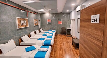 Hotel Radhe Inn Room Type - 6 Bed Family Room