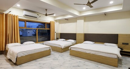 HOTEL ASHOKAA Room Type - 1 Bedroom Family Room with Balcony HOTEL ASHOKAA Room Type - 1 Bedroom Family Room with Balcony