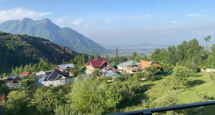 The hills retreat Room Type - Luxury Room with Balcony and Lake View