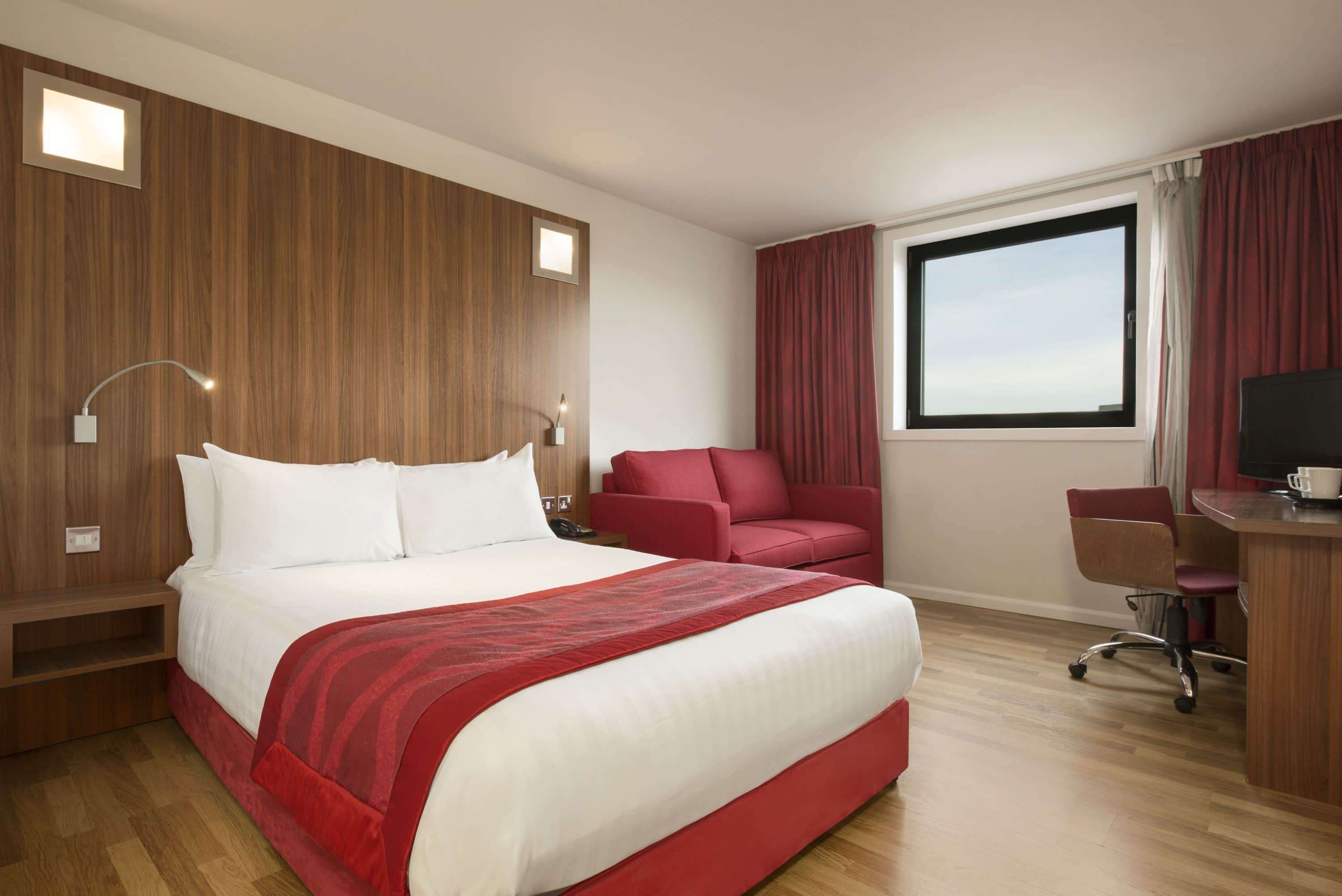 Ramada Encore by Wyndham Newcastle-Gateshead - Tap to explore photos