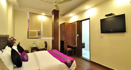 Hotel Toronto Room Type - Deluxe Triple Room AC with free WIFI