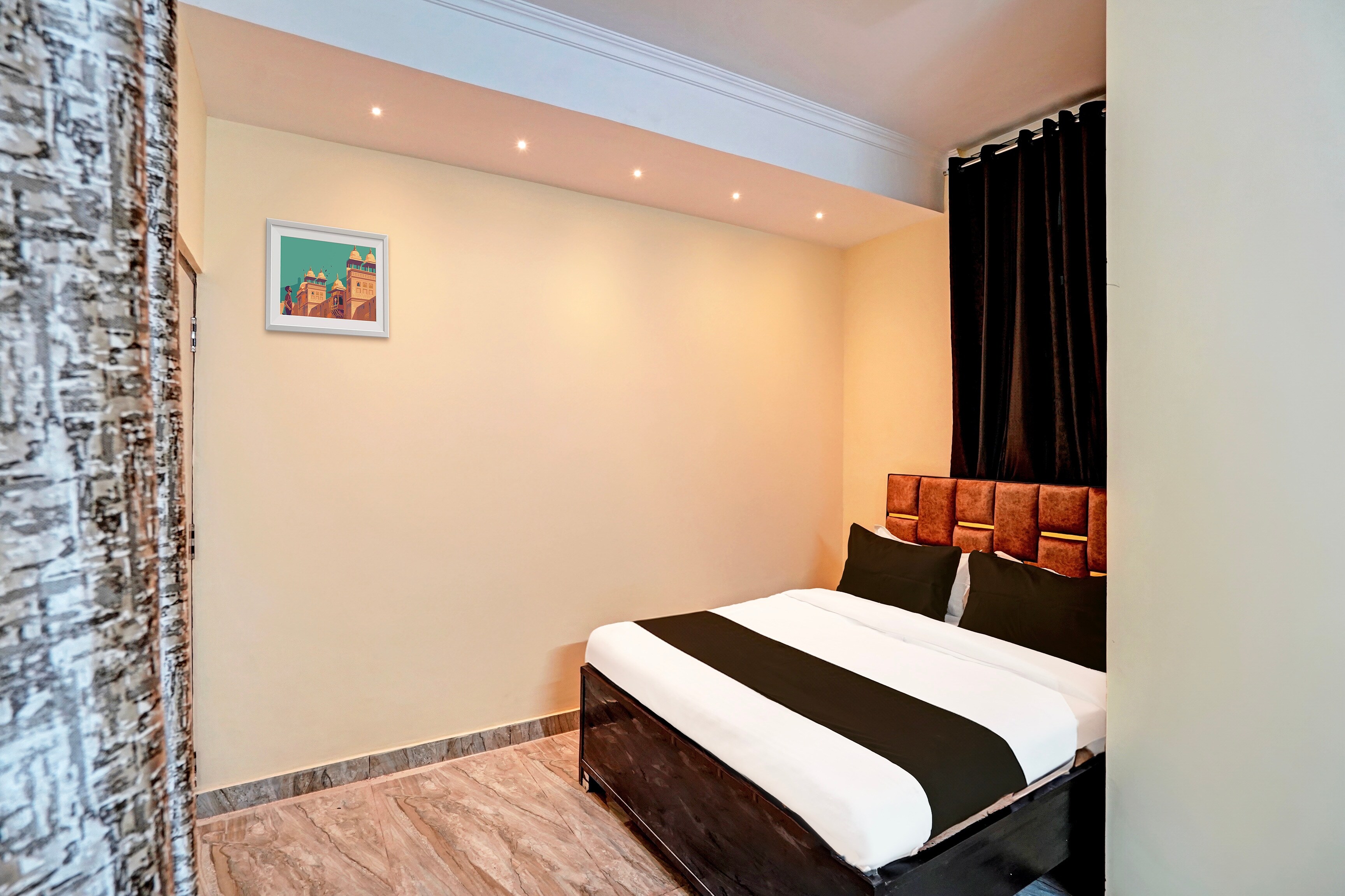 Hotel O by OYO New Star Rooms - Tap to explore photos