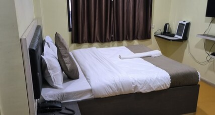 Hotel Cloud 9 Room Type - Deluxe AC Room