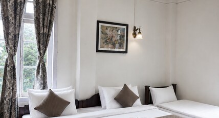 Hotel Pineridge Room Type - Deluxe Three Bedded Room