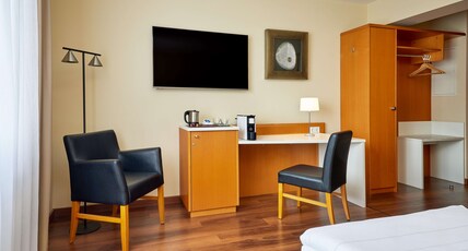 Best Western Macrander Hotel Dresden Room Type - 1 Double Bed, Standard Room, Park View, Air-Conditioned, Or 2 Single Beds, Coffee And Tea, Free Wifi Best Western Macrander Hotel Dresden Room Type - 1 Double Bed, Standard Room, Park View, Air-Conditioned, Or 2 Single Beds, Coffee And Tea, Free Wifi