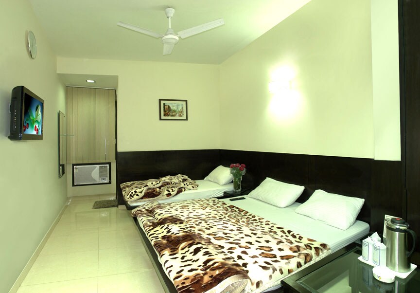 Hotel Mahajan Palace - Tap to explore photos