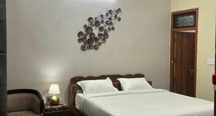 Amara Homestays Room Type - Deluxe King Room