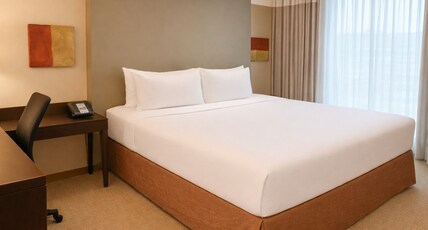 Crowne Plaza Chicago West Loop Room Type - 1 King Corner Room
