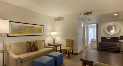 Embassy Suites Baton Rouge Room Type - 1 KG STE MOBIL ACCESS TUB
