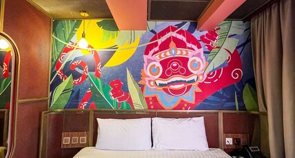 4 Monkeys Hotel Room Type - Premier Double Room