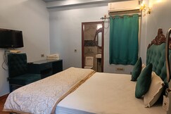 Maya Hotel and Restaurent