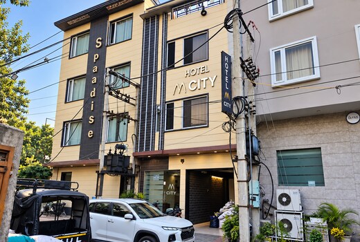 Hotel M City
