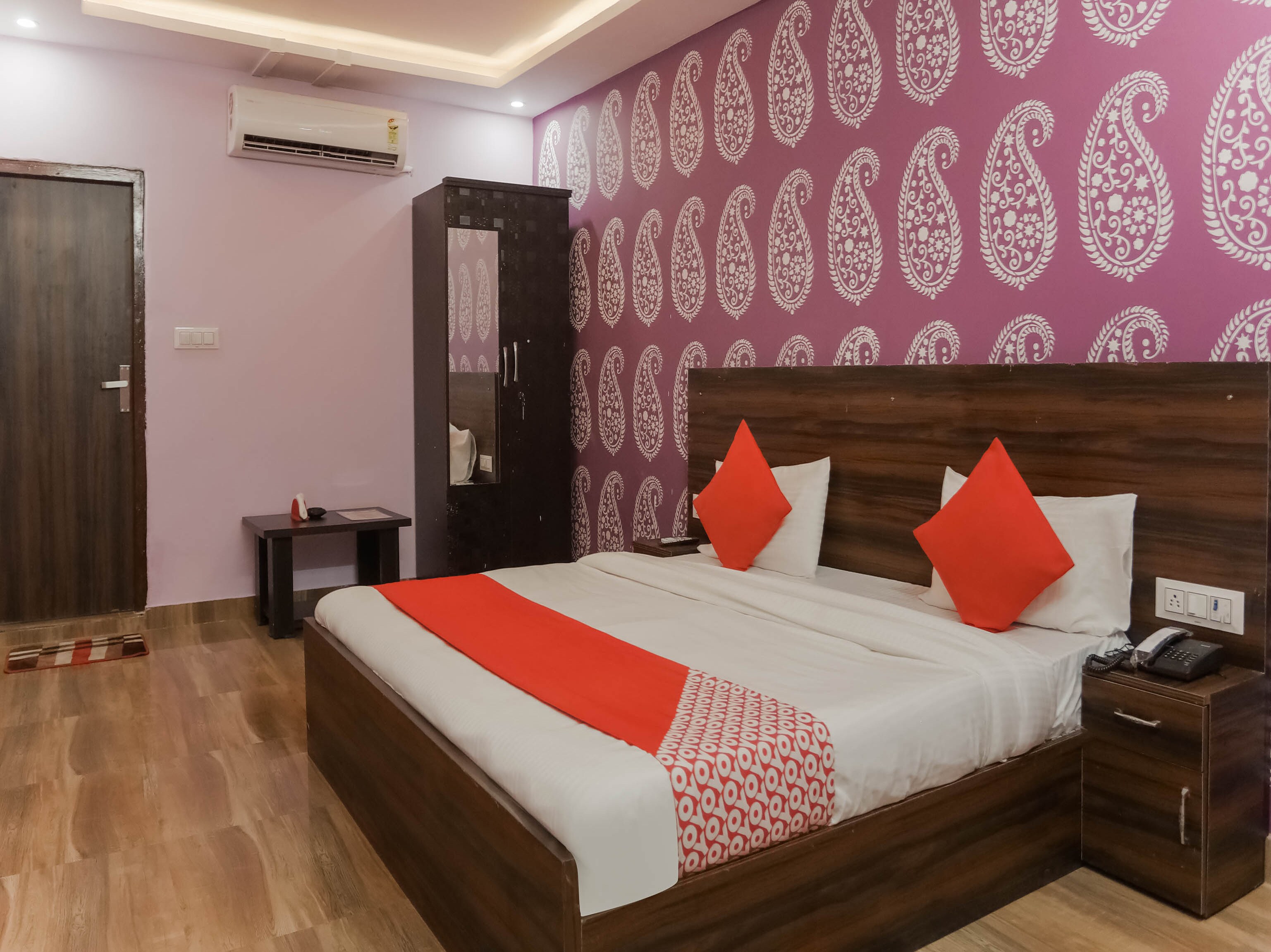 Hotel O Red Velvet Rooms & Banquet - Tap to explore photos