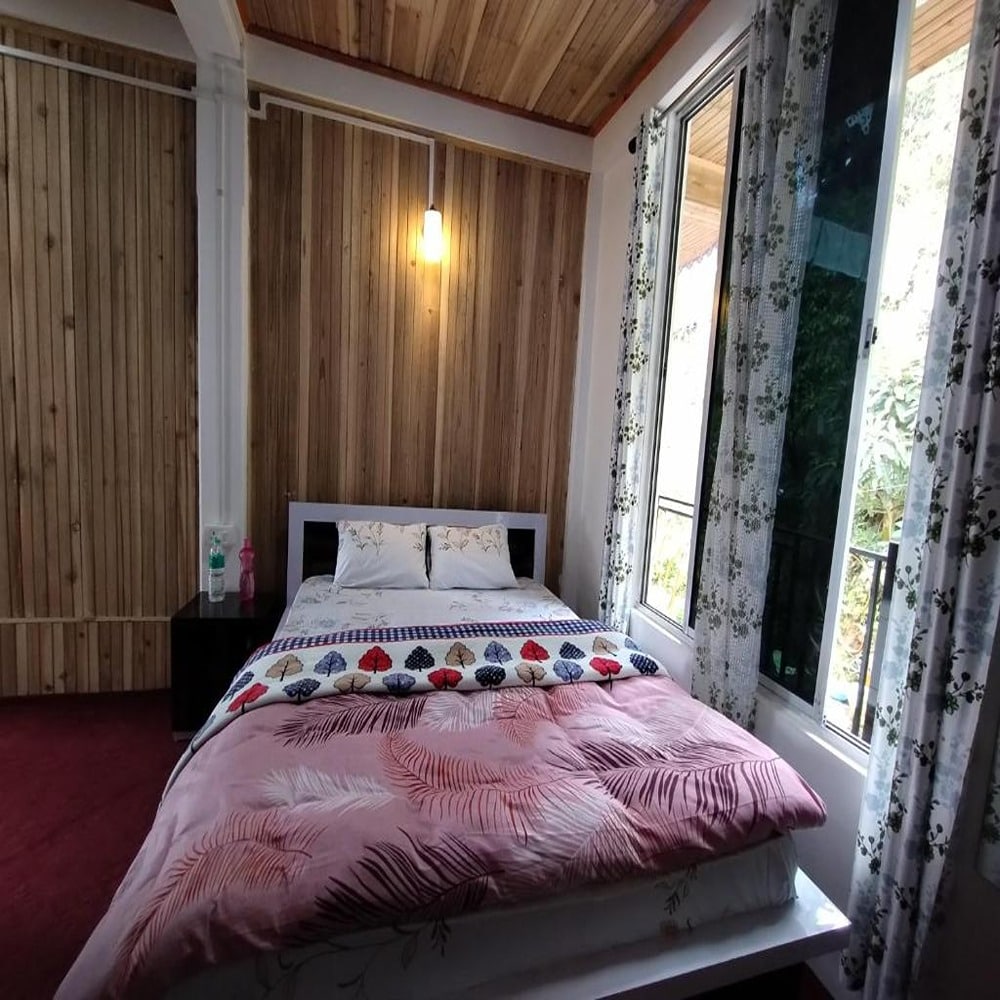 Seven Pines Homestay - Tap to explore photos