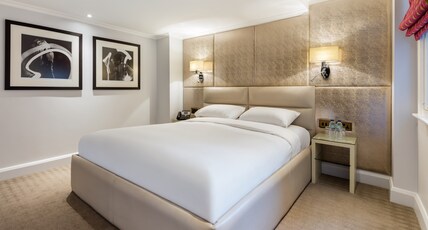 Radisson Blu Hotel, London Mercer Street Room Type - Premium Room Radisson Blu Hotel, London Mercer Street Room Type - Premium Room