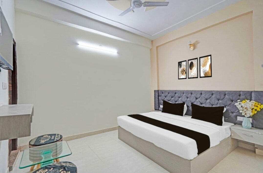 Juno The Velora Suites - Tap to explore photos