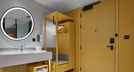 Hilton Garden Inn Kunming Dianchi Room Type - KING GUEST RM MOUNTAIN VW