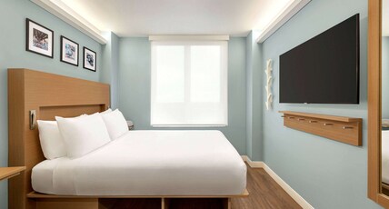 Wingate by Wyndham Bronx/Haven Park Room Type - 1 Queen Bed, Deluxe Room, Non-Smoking