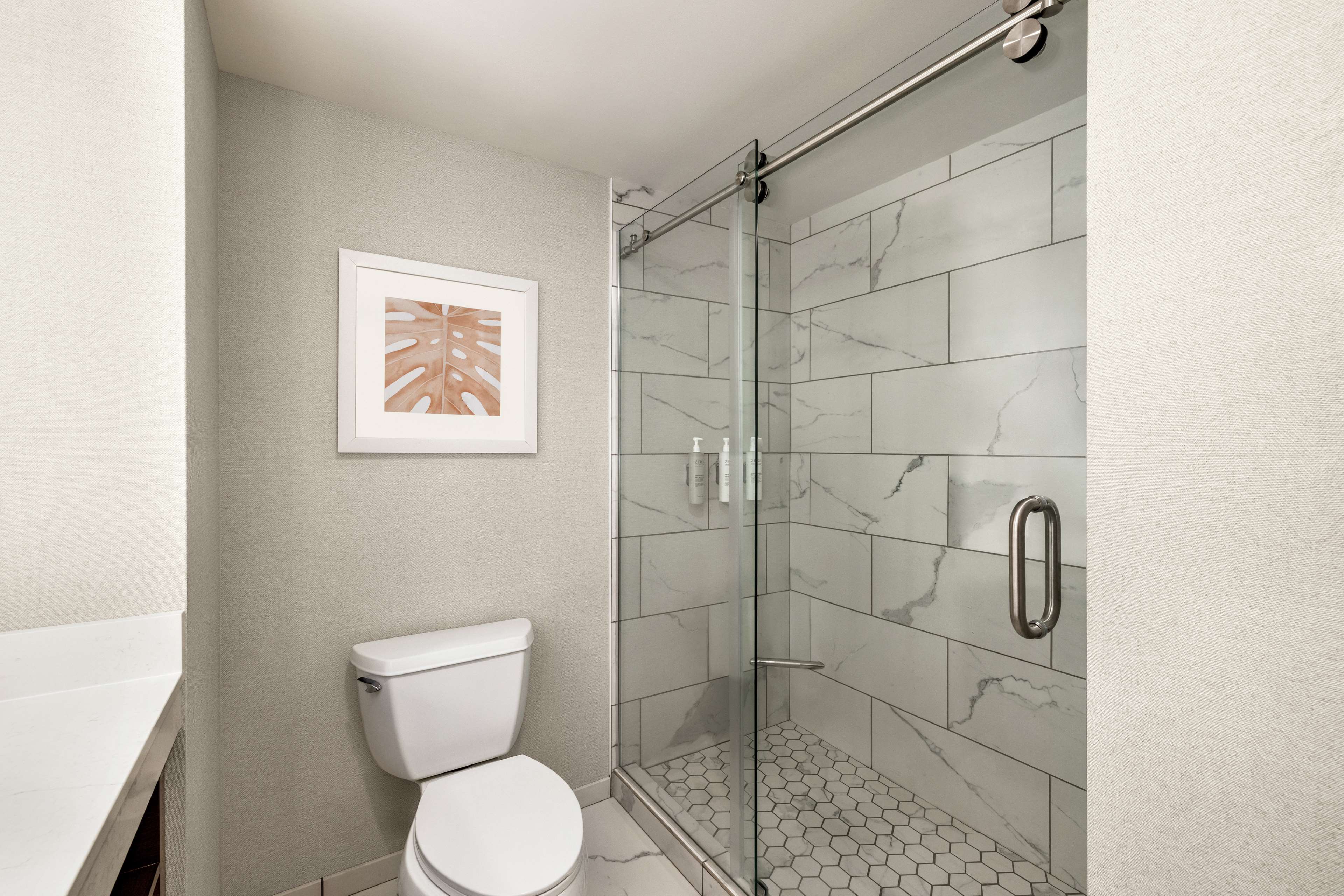 Hampton Inn by Hilton Virginia Beach-Oceanfront South - Tap to explore photos