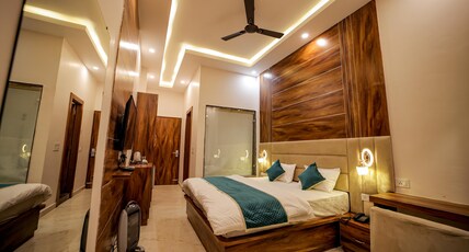 Mokshda Premium Hotel And Restaurant Room Type - Deluxe