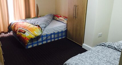Woodlands Lodge Ilford London Room Type - Twin Room with shared bathroom