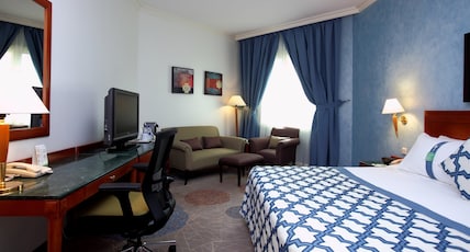 Holiday Inn Al Khobar, an IHG Hotel Room Type - 1 King Bed Standard