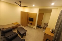 Balcony Bliss Room Couple-Friendly Stay