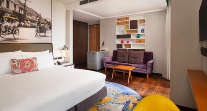 Hotel Indigo Bangkok Wireless Road Room Type - King Standard Garden View Corner Balcony Hotel Indigo Bangkok Wireless Road Room Type - King Standard Garden View Corner Balcony