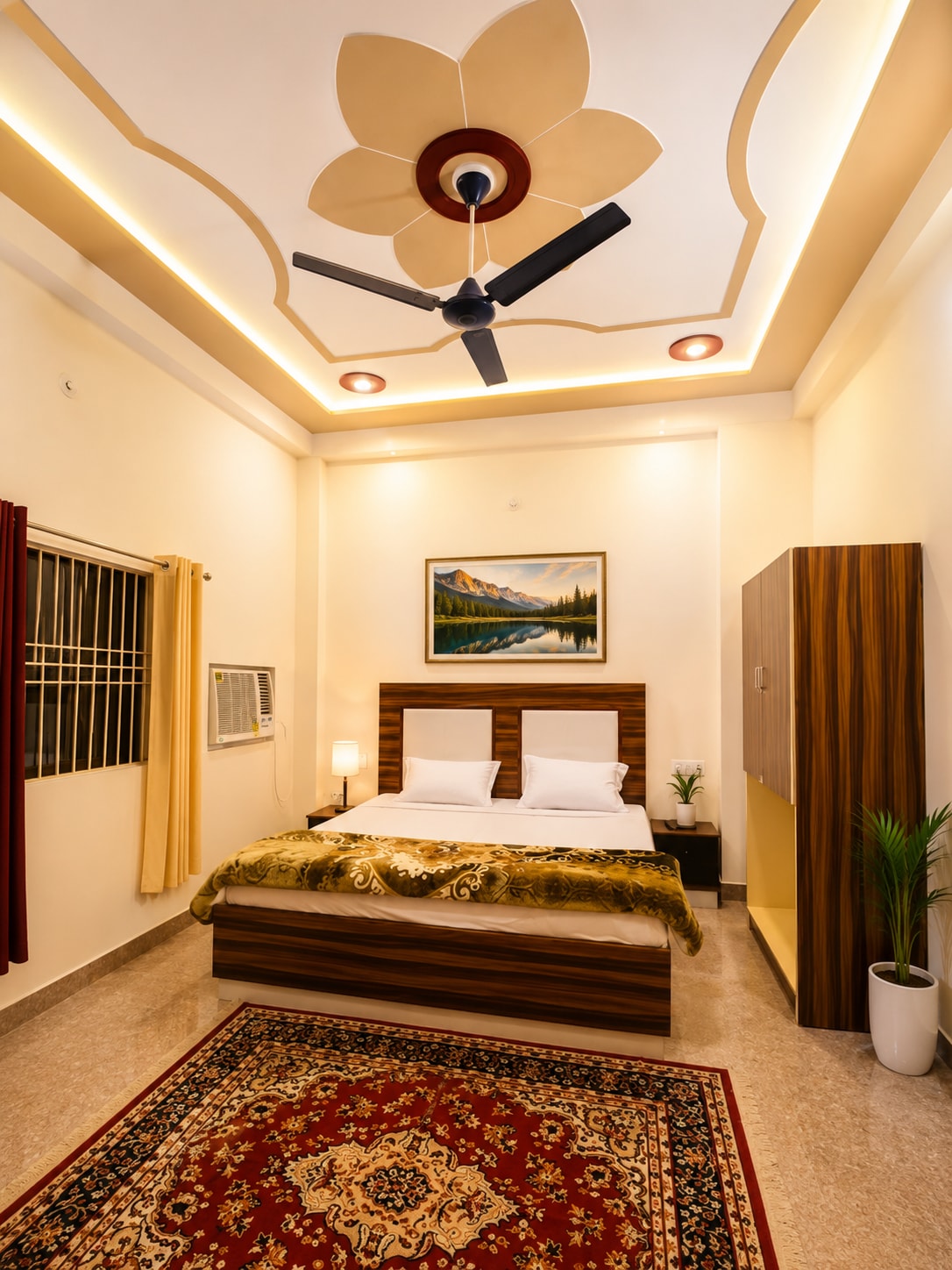 Hotel Shree Venktesh Nilayam 300 m from Ram Janam Bhumi - Tap to explore photos