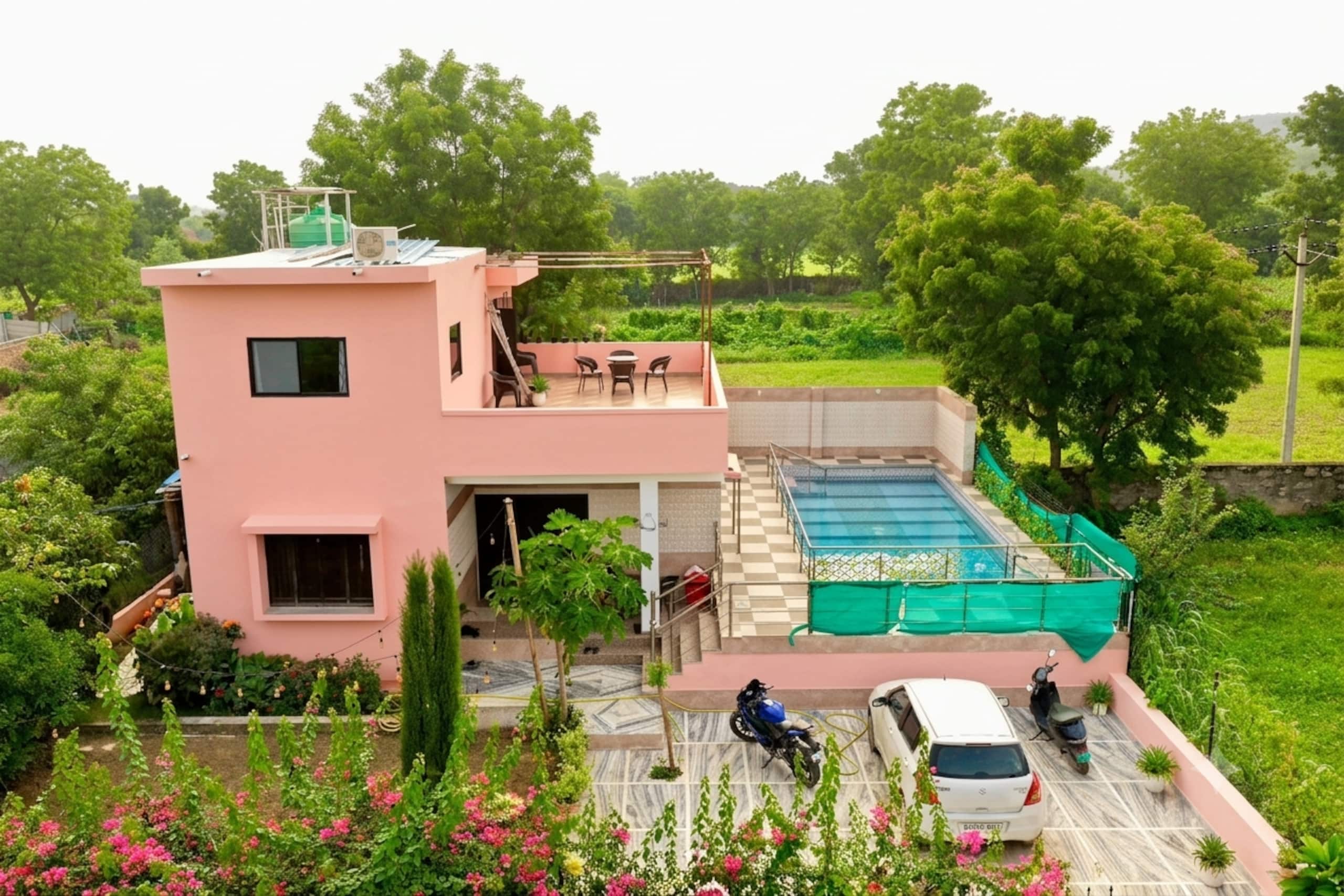 Sunder Villa Scenic Farmstay with Pool - Tap to explore photos
