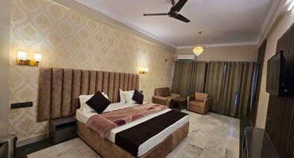 HOTEL MID TOWN Room Type - Executive Room