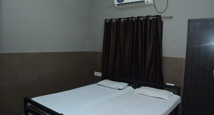 Shree Balaji Guest House Room Type - AC Room