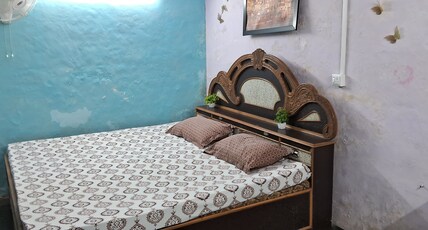 RAJ HOME STAYS Room Type - DOUBLE BED