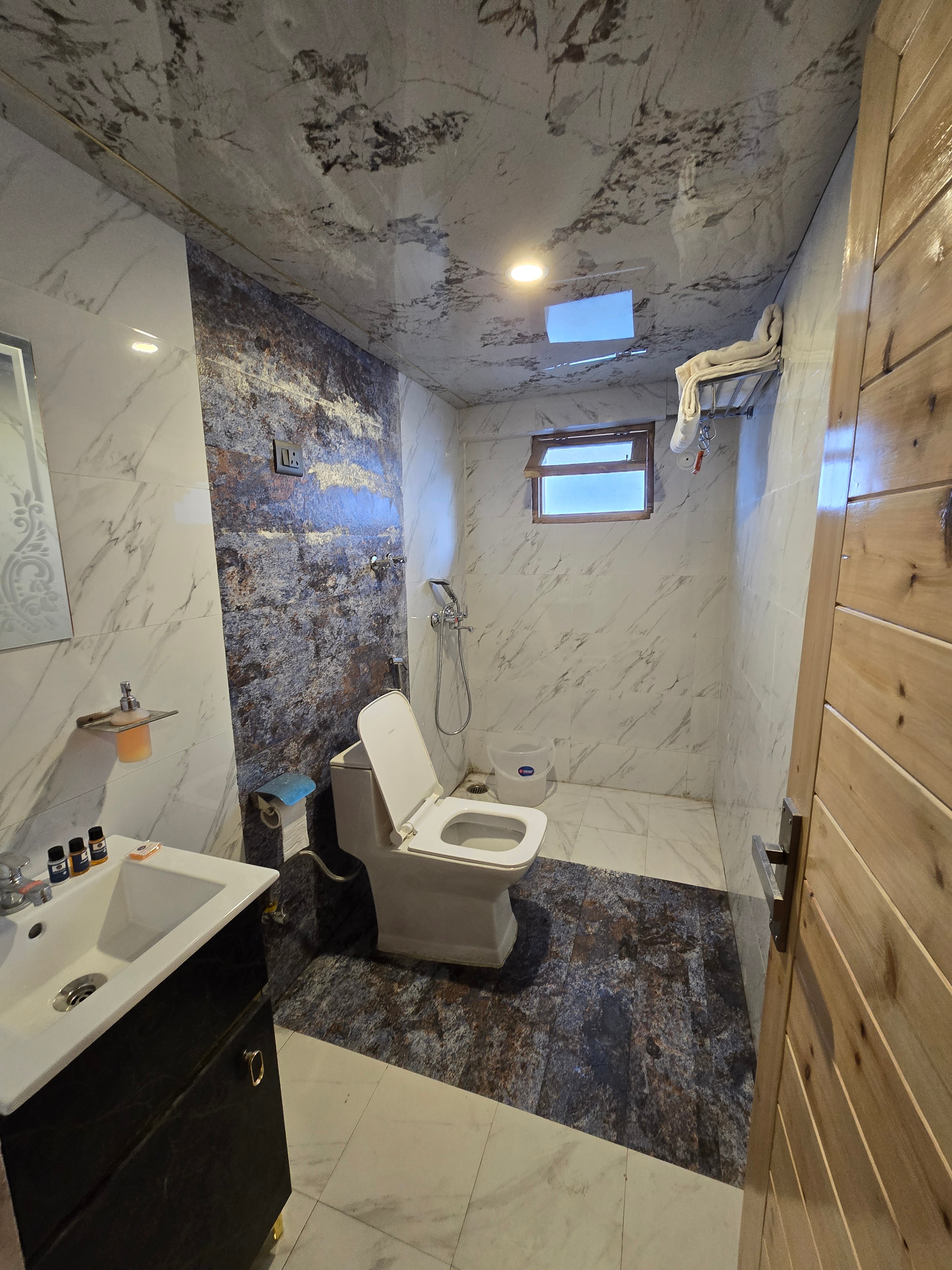 Janki Guest House Badrinath - Tap to explore photos