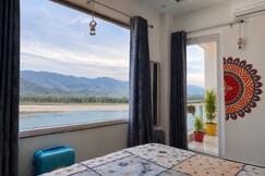 Advaitam Ganga & Hill View by Ganges Ghat Homestay