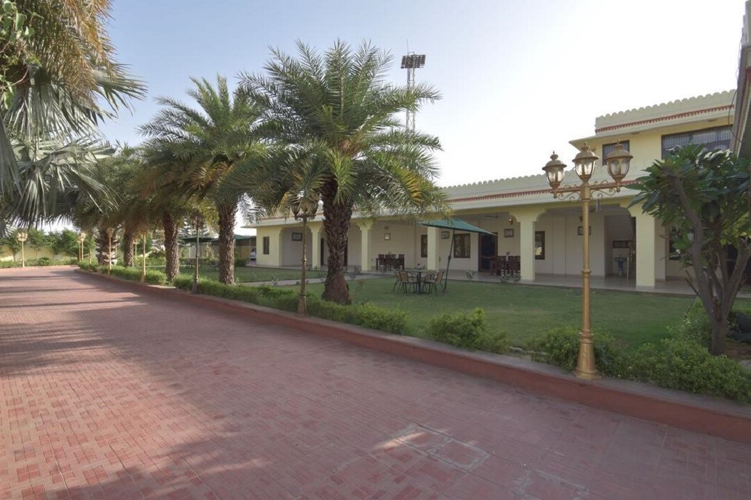 Black Bear 5 BHK Farm House - Tap to explore photos