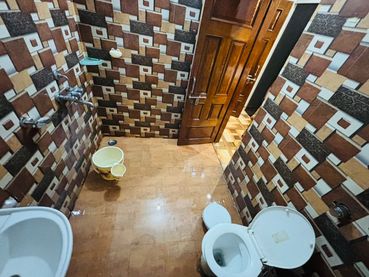 Hotel Ecstasy Inn - Varanasi - Tap to explore photos