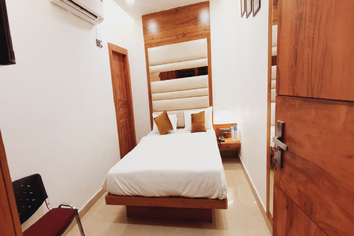 Hotel Geetanjali - Tap to explore photos