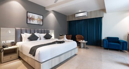 Hotel Golden Couch, Kozhikode, Vadakara. Room Type - Golden Suite