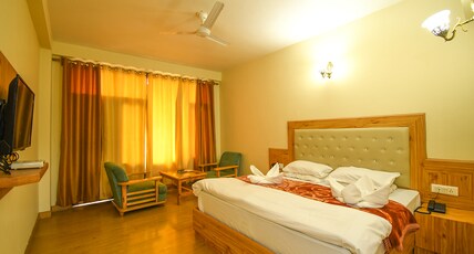 New Ambika International Mall Road Hotel Room Type - Deluxe Room with Balcony New Ambika International Mall Road Hotel Room Type - Deluxe Room with Balcony
