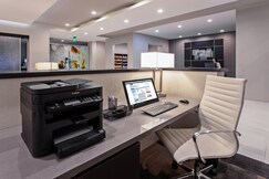 Holiday Inn Express & Suites ANAHEIM RESORT AREA