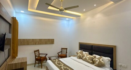 Hotel Silver Bricks Room Type - Deluxe Room with King Bed