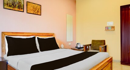 Super Collection O Khatri Park Formerly Aum Villa Room Type - Deluxe