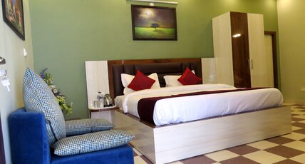 Haya Palace Near Kainchi Dham and Bhimtal Room Type - FAMILY SUITE