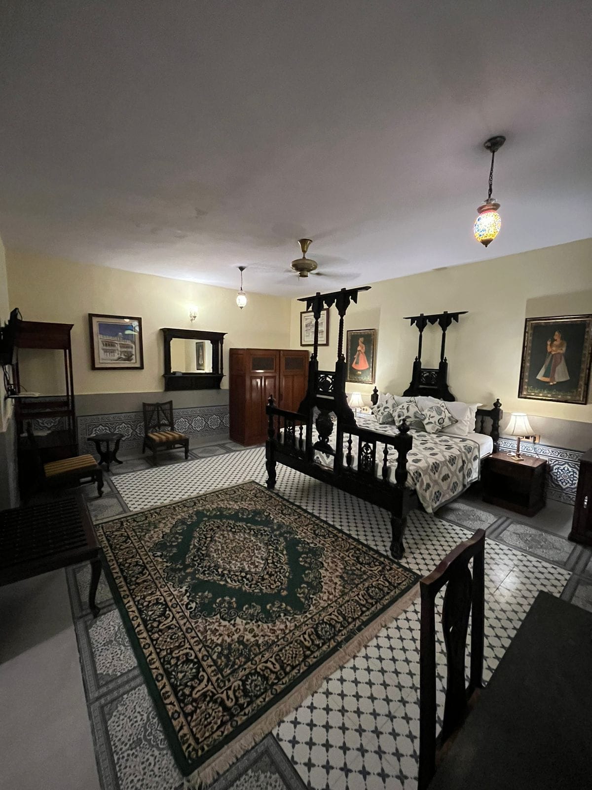 Hotel Bissau Palace - Tap to explore photos