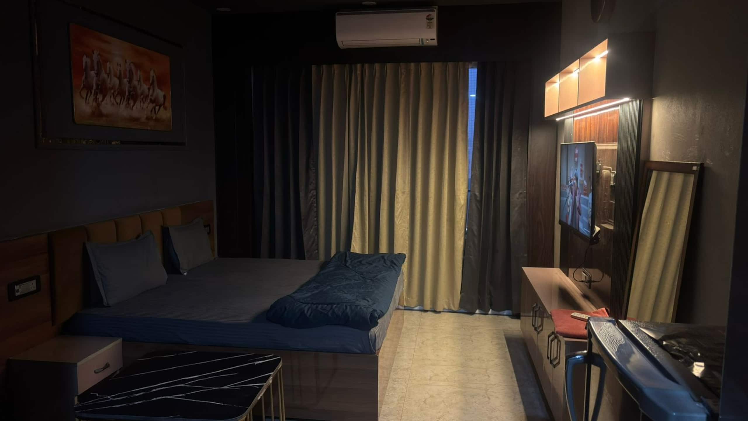 Urban Excape 10 Hours A Day Gaur City Centre - Tap to explore photos