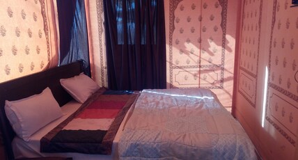 Vishala's The Raj Kesar Regency Room Type - Comfort Room -Lake View
