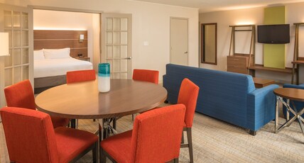 Holiday Inn Express & Suites SPRINGFIELD Room Type - 1 King 1 Bedroom Suite Sofa Bed