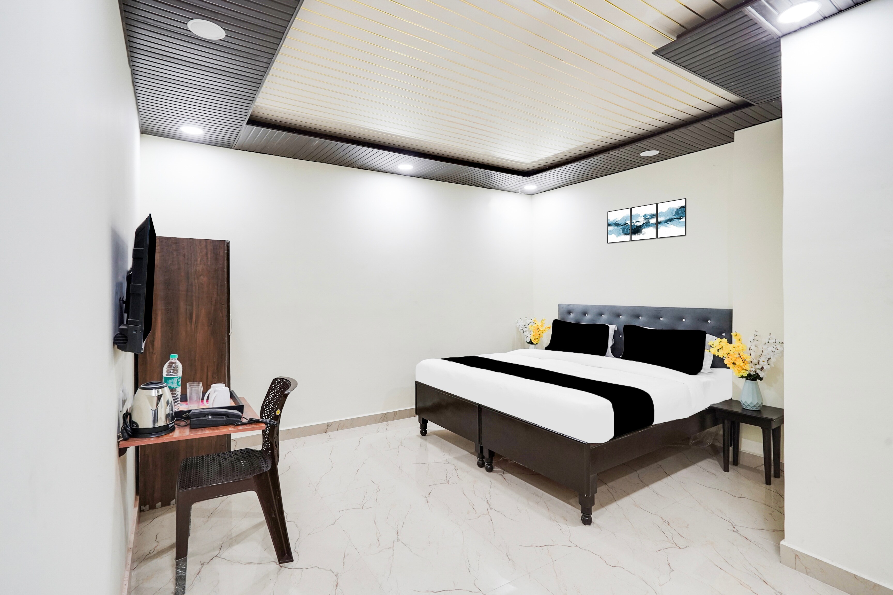 Collection O Nirman Vihar - Tap to explore photos