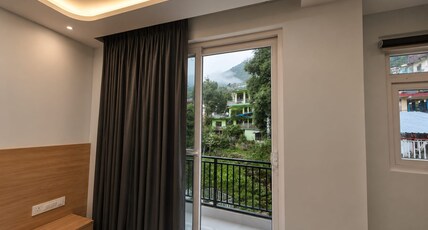Urban Studios Mcleodganj Room Type - DOUBLE BED ROOM VALLEY VIEW WITH BALCONY